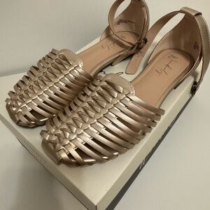 Wonderly Women's Gold Sandals 8.5 Only Worn Once!